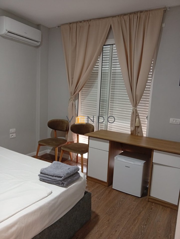 Jepet me qera Vile luksoze 3 kateshe perballe Tegut mbrapa Restorant Natyra e Qete