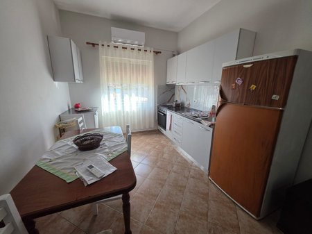 Jepet me qera Apartament kati 2 banim kat i nje vile private 3 kateshe