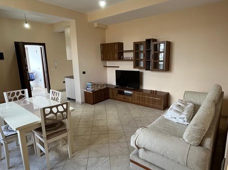 Jepet me qera Apartament 2+1 tek Kodra e Priftit