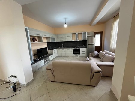 Jepet me qera Apartament 2+1 tek Kodra e Priftit