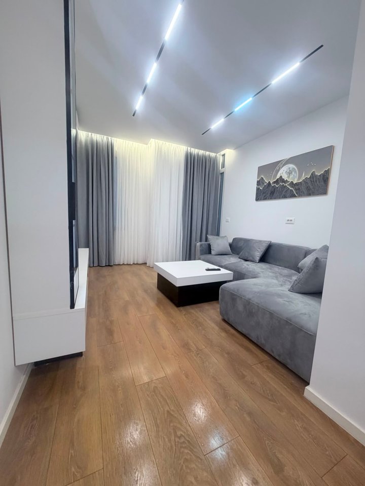 Appartamento 1+1 in affitto a 21 Dhjetori/ vicino all'Hotel Mondial