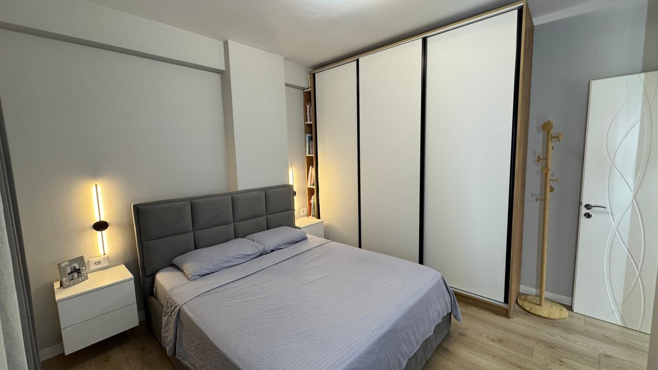 Shitet Apartament 2+1 ne Kamez/ Bulevardi Donald Trump