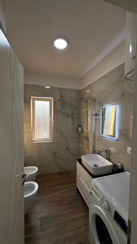 Shitet Apartament 2+1 ne Kamez/ Bulevardi Donald Trump