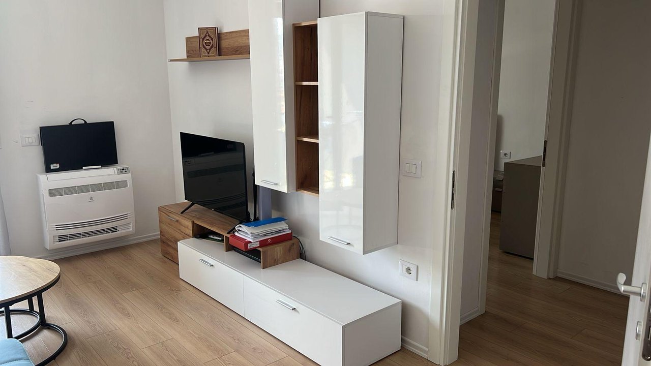 Jepet me qera Apartament 1+1 te Oasis Residence prane pallatit te Eglos Astir