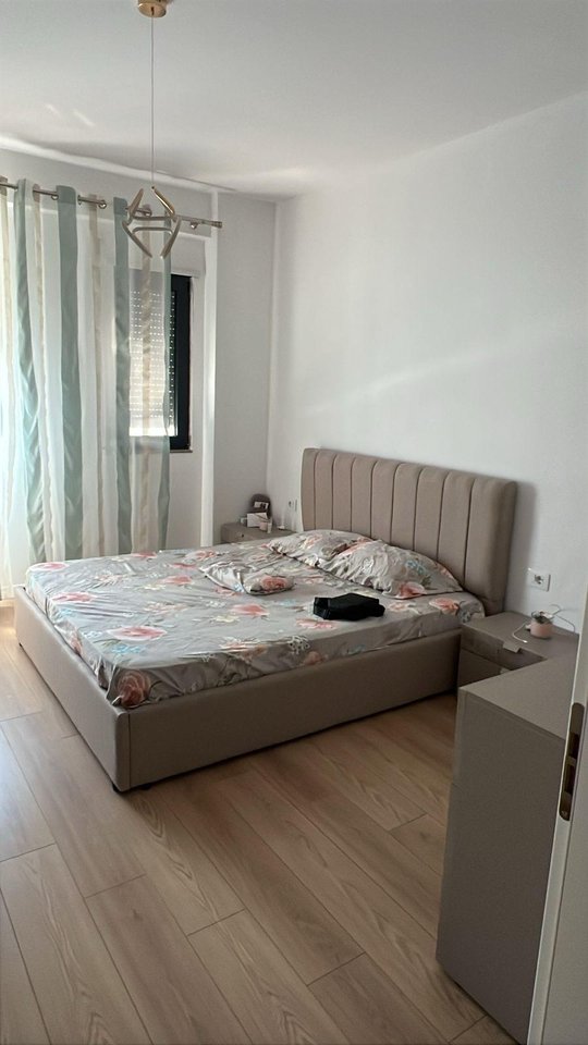 Jepet me qera Apartament 1+1 te Oasis Residence prane pallatit te Eglos Astir