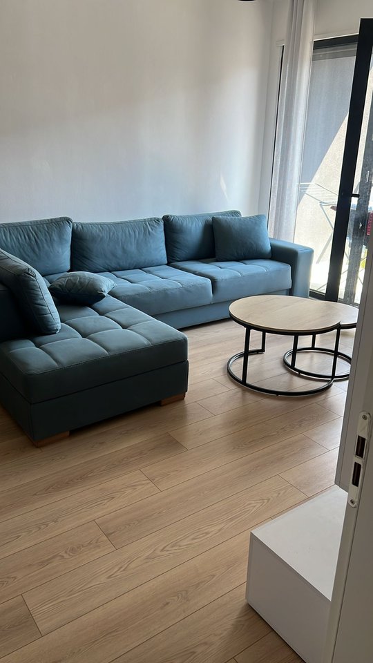 Jepet me qera Apartament 1+1 te Oasis Residence prane pallatit te Eglos Astir