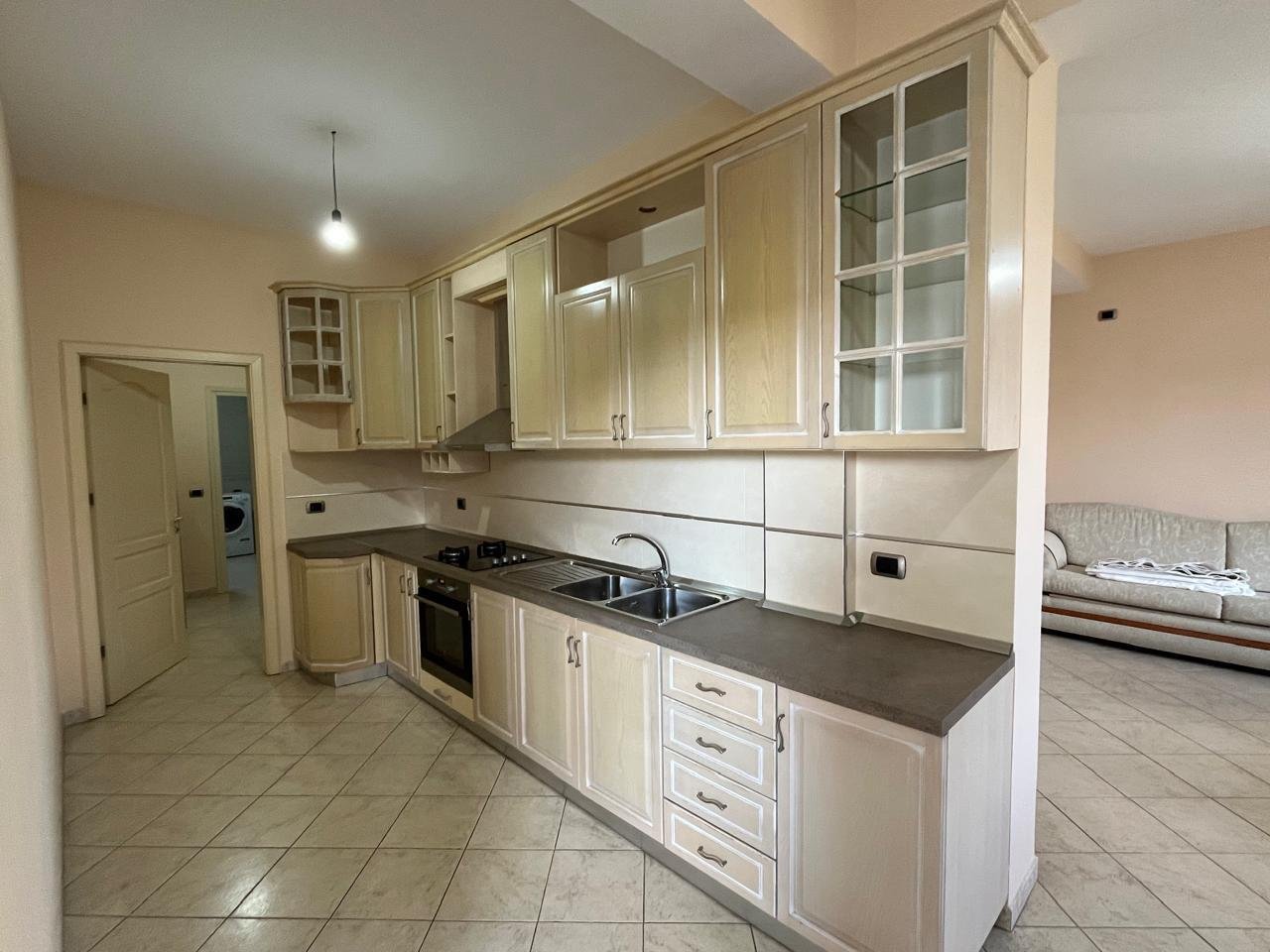 Affittasi appartamento 2+1 presso Kodra e Priftit