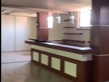 Jepet me qira lokal 160m² perballe UKT Misot Mame
