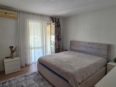 Appartamento 4+1+2+2 in vendita in Ali Dem/ Vicino alla strada Tanush Topia