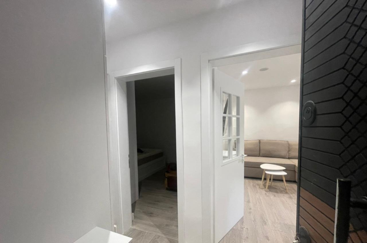 Apartment 1+1 for rent on Asim Vokshi street / opposite Harry Fultz
Area: 50m2
Floor: 4 existing building
Arranged:
Living room + kitchen
1 bedroom
1 bathroom
Rent price: 550 euros per month