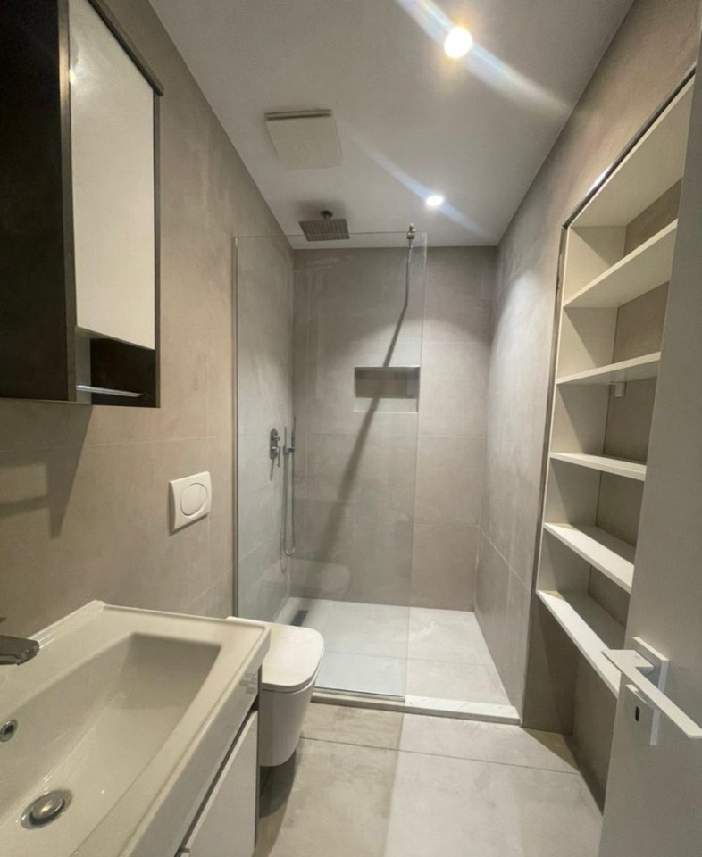 Apartment 1+1 for rent on Asim Vokshi street / opposite Harry Fultz
Area: 50m2
Floor: 4 existing building
Arranged:
Living room + kitchen
1 bedroom
1 bathroom
Rent price: 550 euros per month