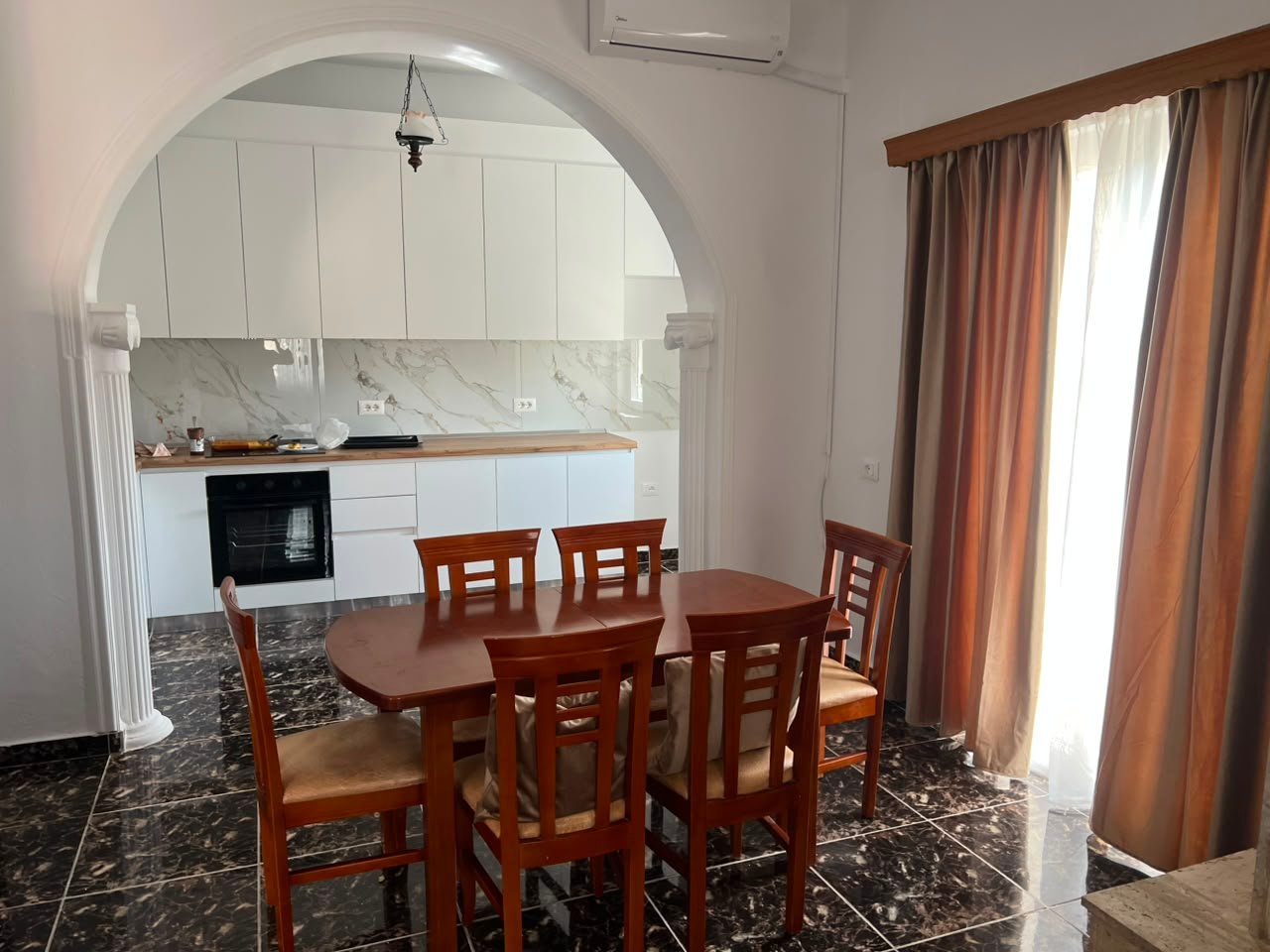 In affitto 3+1 
2° piano di una villa in Ali Dem in via Mihal Grameno