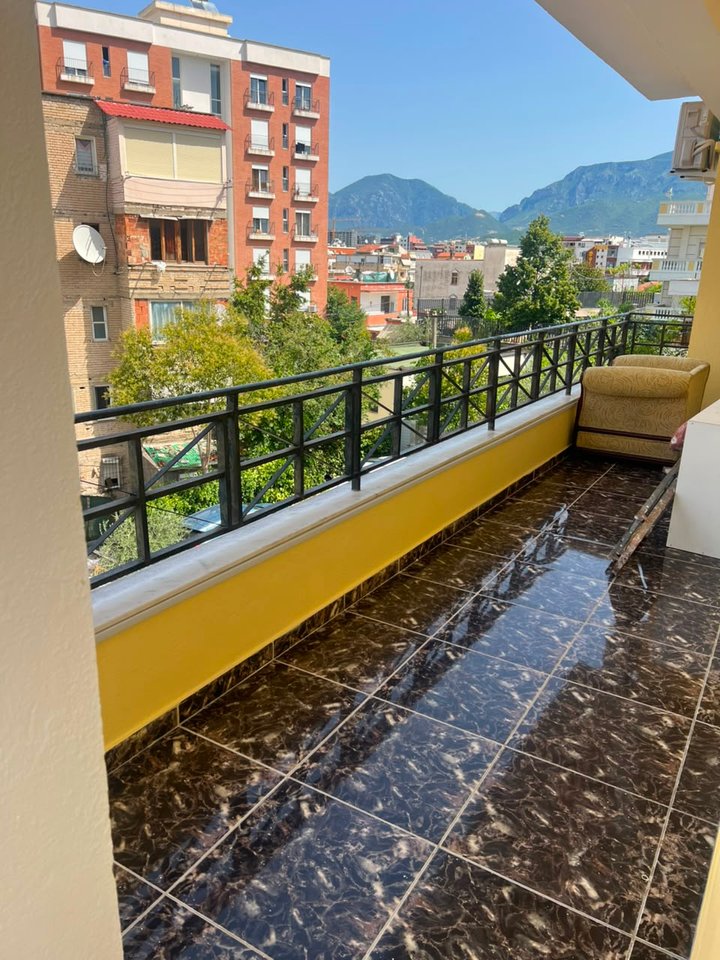 In affitto 3+1 
2° piano di una villa in Ali Dem in via Mihal Grameno