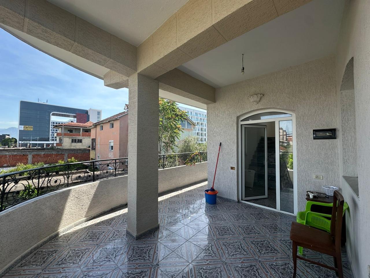 For rent 3+1|
3rd floor of a villa (separate entrance) near Shqiponja Square/ Vasil Nocka street