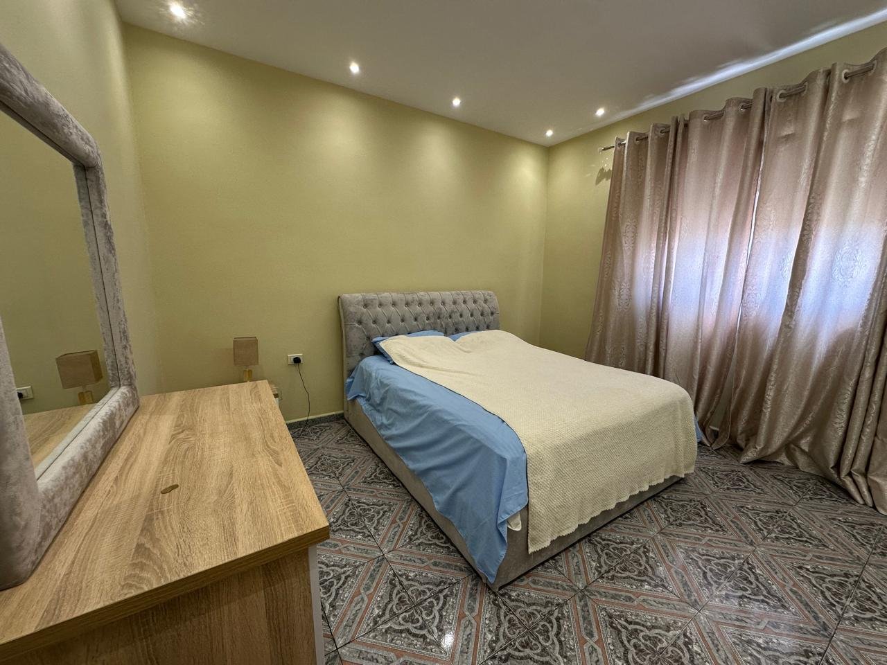 For rent 3+1|
3rd floor of a villa (separate entrance) near Shqiponja Square/ Vasil Nocka street