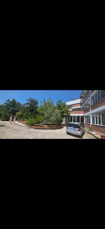 In affitto edificio di 3 piani adatto per hotel, casa di riposo, clinica, vari uffici 900m² di costruzione