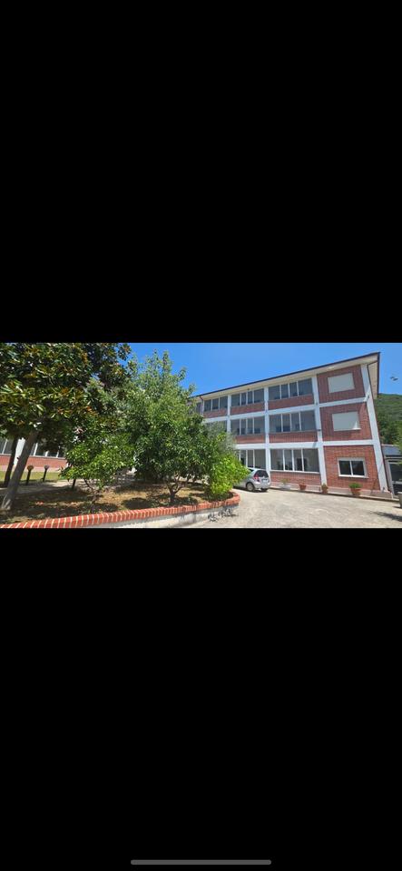 In affitto edificio di 3 piani adatto per hotel, casa di riposo, clinica, vari uffici 900m² di costruzione