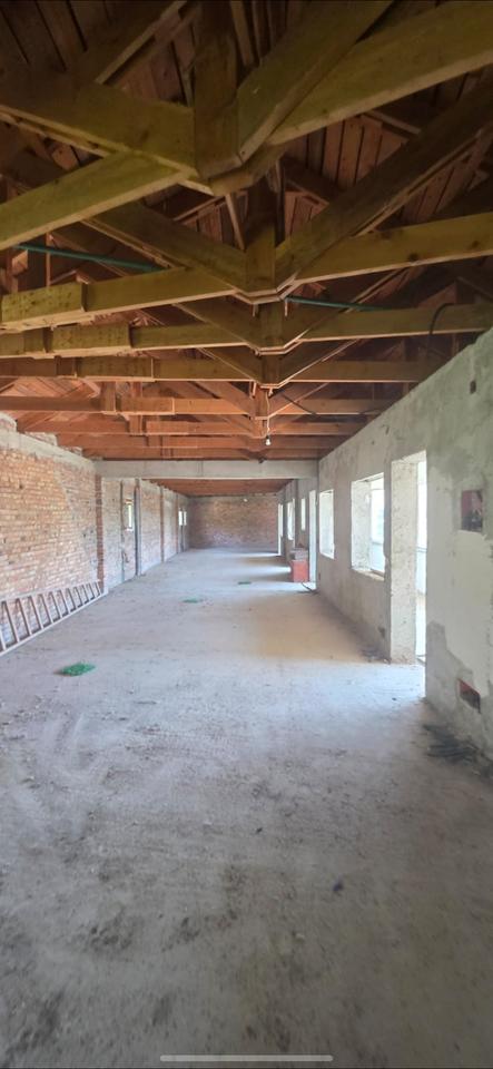 In affitto edificio di 3 piani adatto per hotel, casa di riposo, clinica, vari uffici 900m² di costruzione