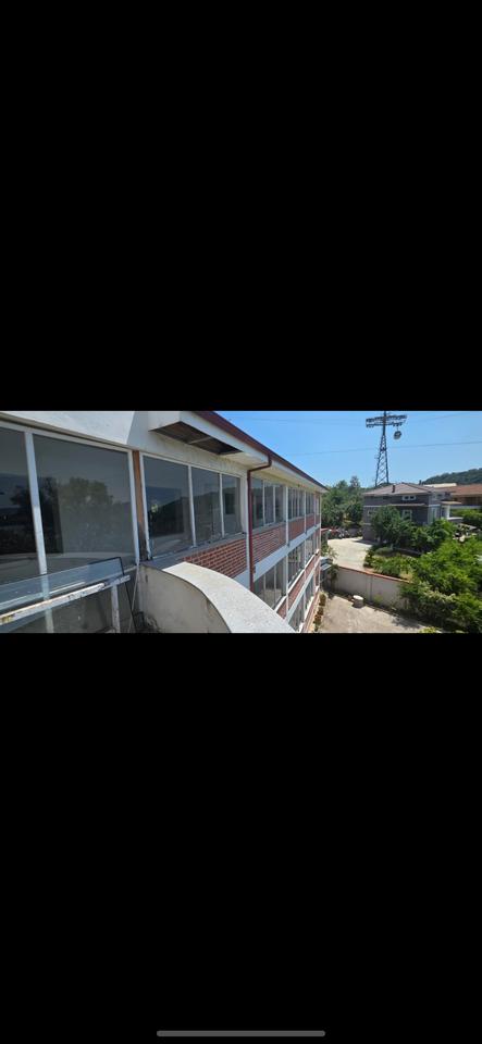 In affitto edificio di 3 piani adatto per hotel, casa di riposo, clinica, vari uffici 900m² di costruzione