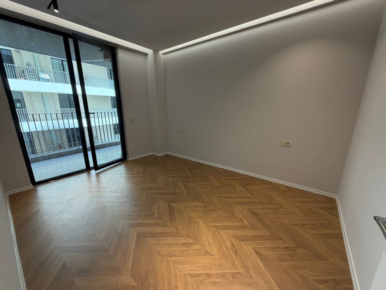 Office 2+1+2 for rent at Mine Peza/ Golden Tower