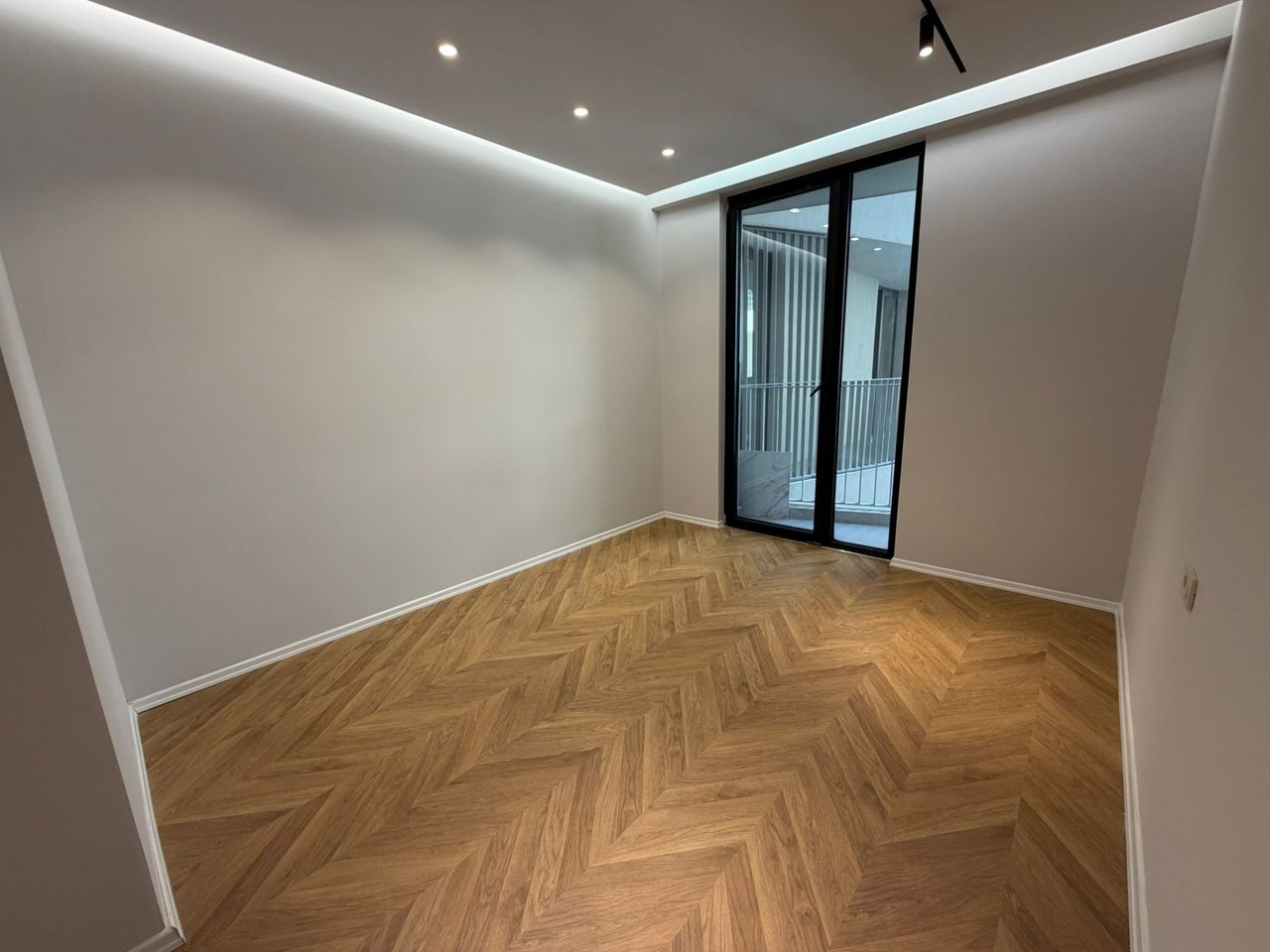 Office 2+1+2 for rent at Mine Peza/ Golden Tower