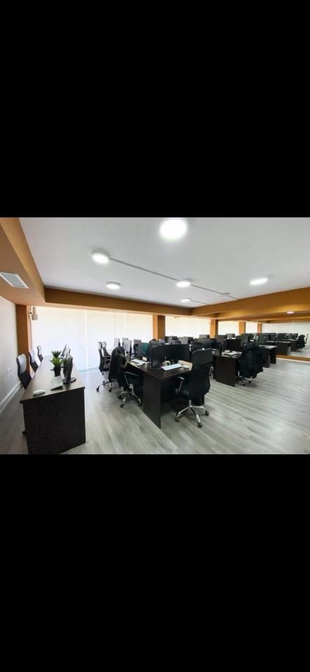 Jepet me qera zyre 200m² prane Petro Ninit