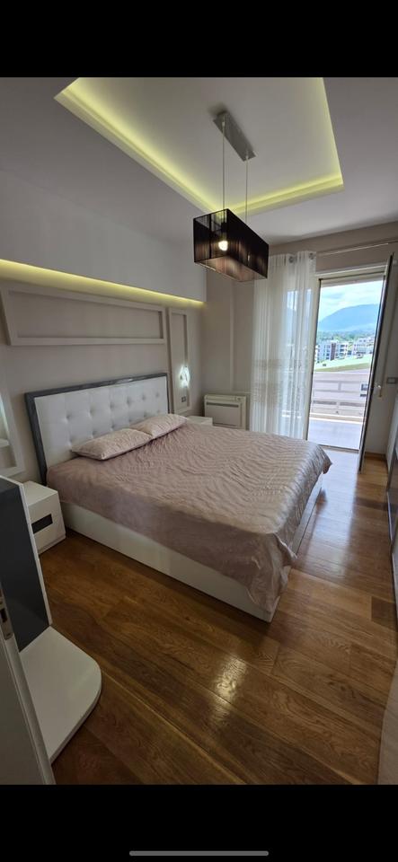 Shitet Apartament 2+1 tek Liqeni i Thate Penthouse