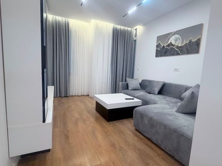 Appartamento 1+1 in affitto a 21 Dhjetori/ vicino all'Hotel Mondial