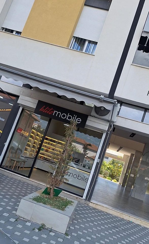 Business for Sale Shop and Phone Service at Amerikan 2 / Selaudin Zorba street
Area of the Space: 30 m2
Open Space + Toilet
Current rent: 300 euros per month
The space is located in a developed area with high traffic, Roadside
Currently it is operational and rented, with a clientele established for 2 years.
There is the possibility of exchange with a vehicle.
Location: Amerikan 2 / Selaudin Zorba street
Sale price: 10,000 Euro (negotiable)