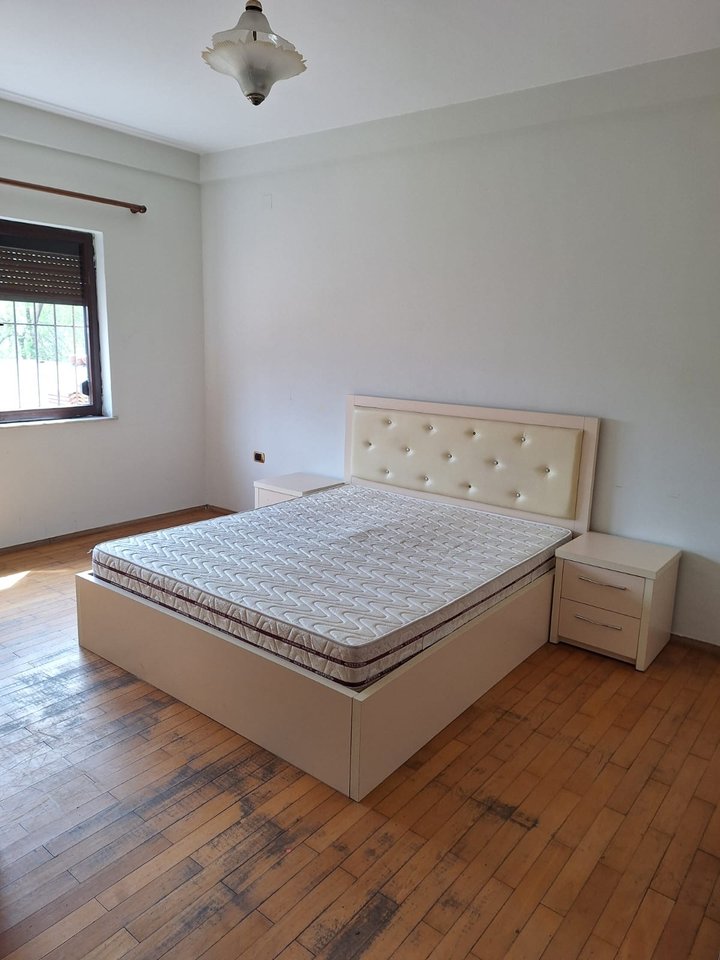 Shitet Apartament 3+1 ne Xhamllik/ Prane rruges Xhanfize Keko