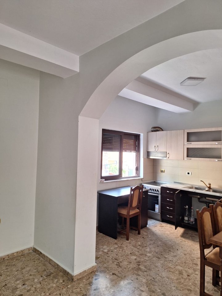 Shitet Apartament 3+1 ne Xhamllik/ Prane rruges Xhanfize Keko