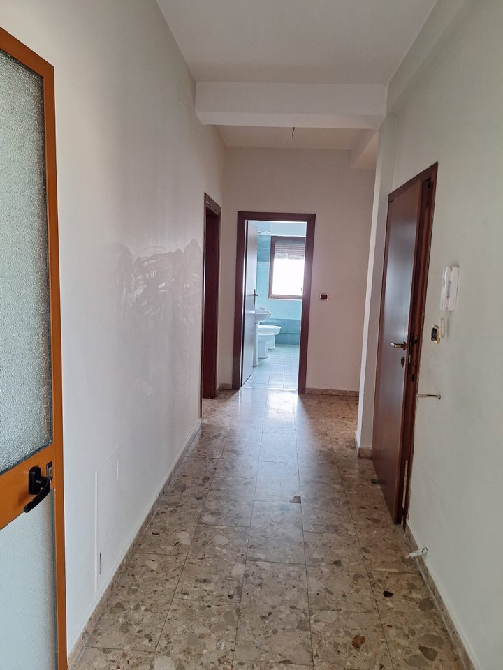 Shitet Apartament 3+1 ne Xhamllik/ Prane rruges Xhanfize Keko