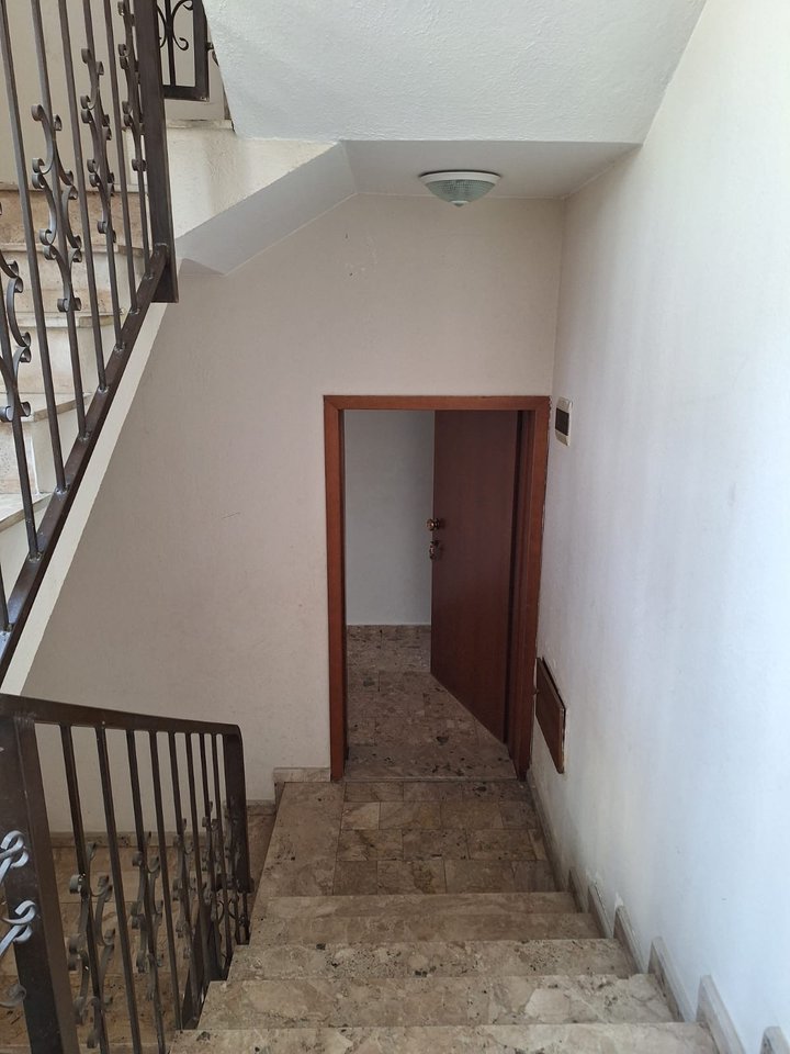 Shitet Apartament 3+1 ne Xhamllik/ Prane rruges Xhanfize Keko