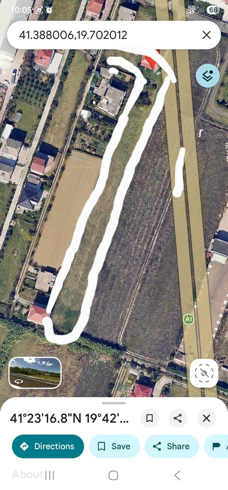 Shitet Toke ne Berxulle prane Aeroportit te Rinasit