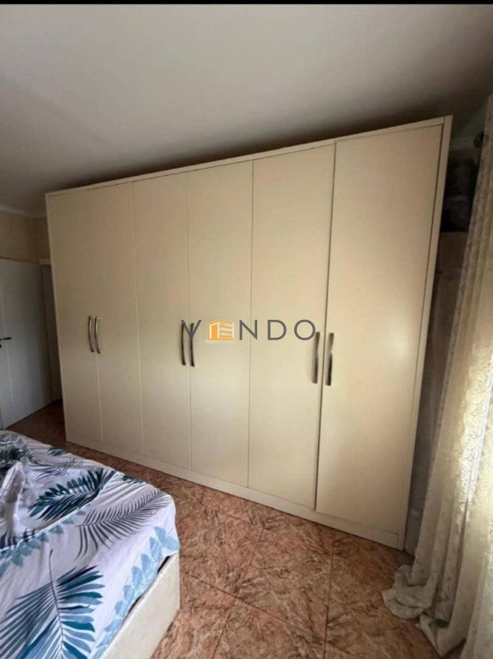 Affittasi appartamento 2+1 a Porcelan vicino a Via Kristo Dako.