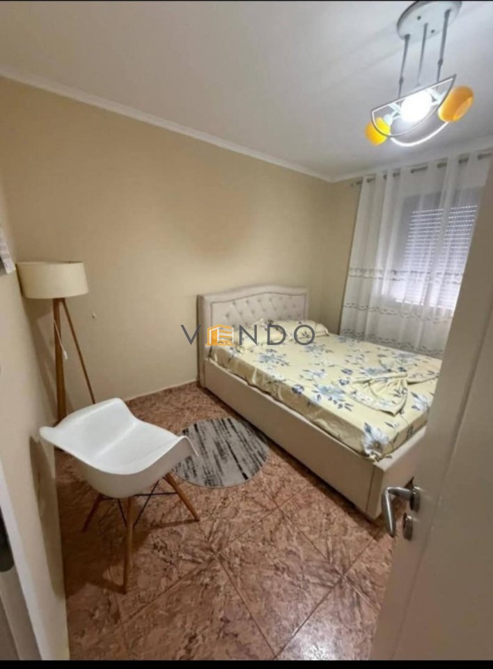 Affittasi appartamento 2+1 a Porcelan vicino a Via Kristo Dako.