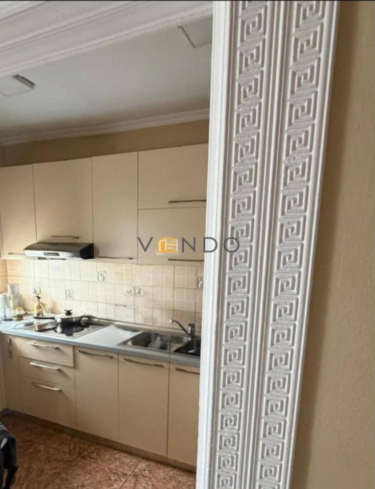 Affittasi appartamento 2+1 a Porcelan vicino a Via Kristo Dako.
