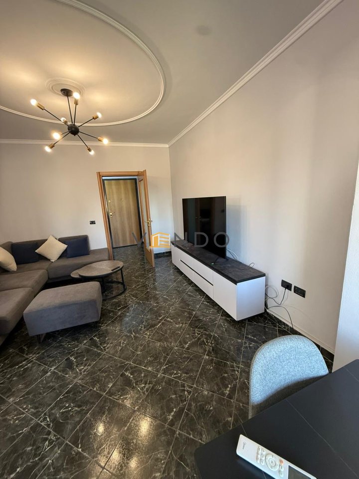 Affittasi appartamento 2+1+2 in Via Elbasanit presso la Filiale del Tesoro