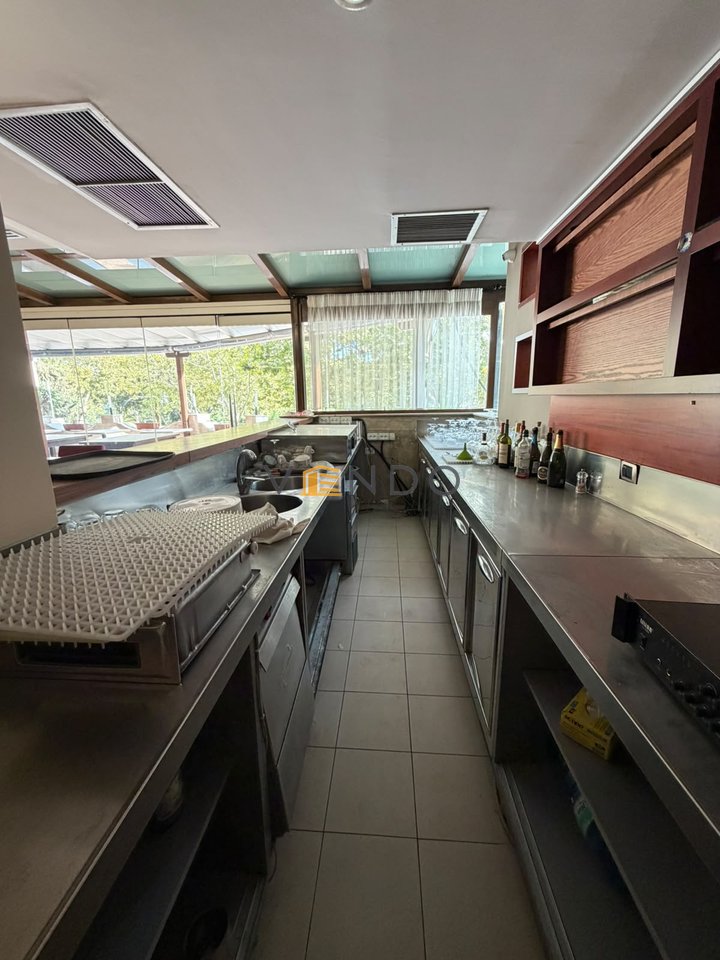 Locale commerciale in affitto a Brryl / Vicino alla Maternità Koço Gliozheni