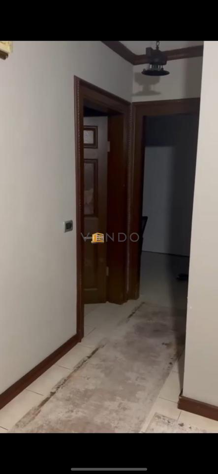 Vendesi appartamento 3+1+2 con 3 balconi nel Blocco Gintash, dietro la Gommista Murati.