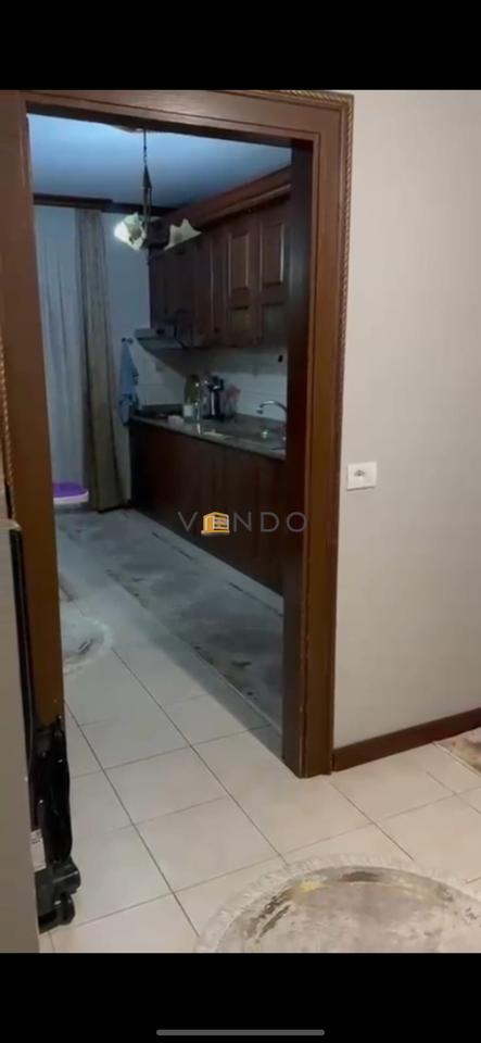 Vendesi appartamento 3+1+2 con 3 balconi nel Blocco Gintash, dietro la Gommista Murati.