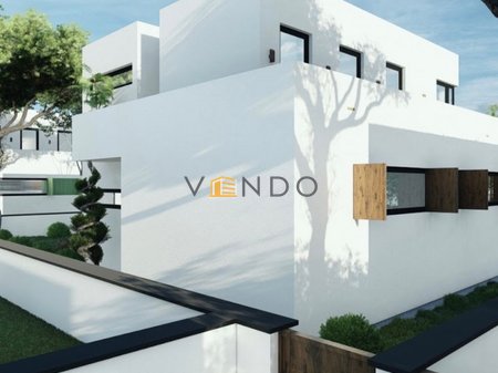Villa su due piani in vendita + Seminterrato + Parcheggio presso Valamar / Turquoise Marina