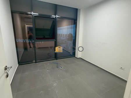 Jepet me qira Ambjent Biznesi tek Univers City / Hyrja e Kompleksit