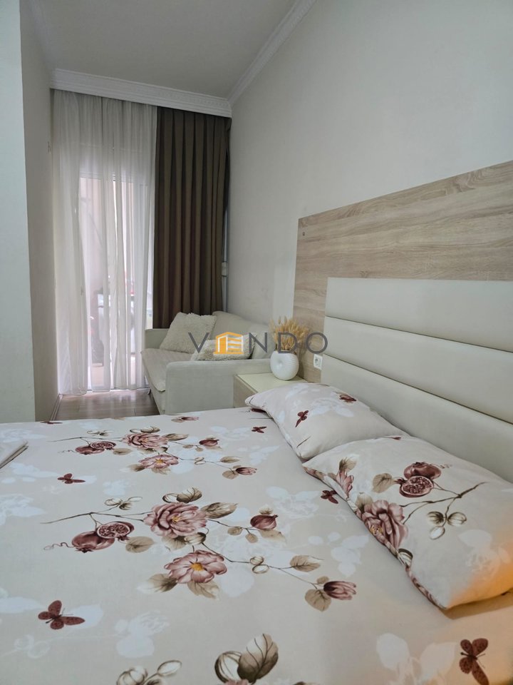 Shitet Apartament 1+1 ne Astir tek Rrethrrotullimi