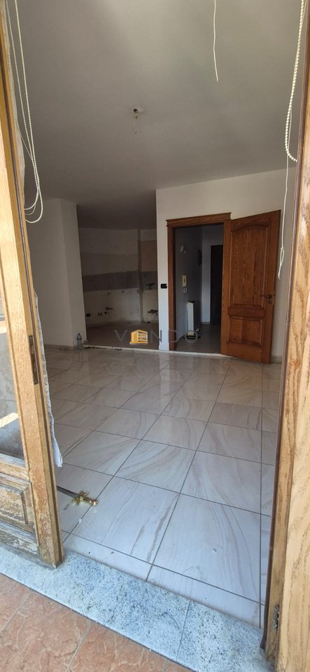 Shitet Apartament 2+1+2 tek 21 Dhjetori / Rruga Muhamet Gjollesha