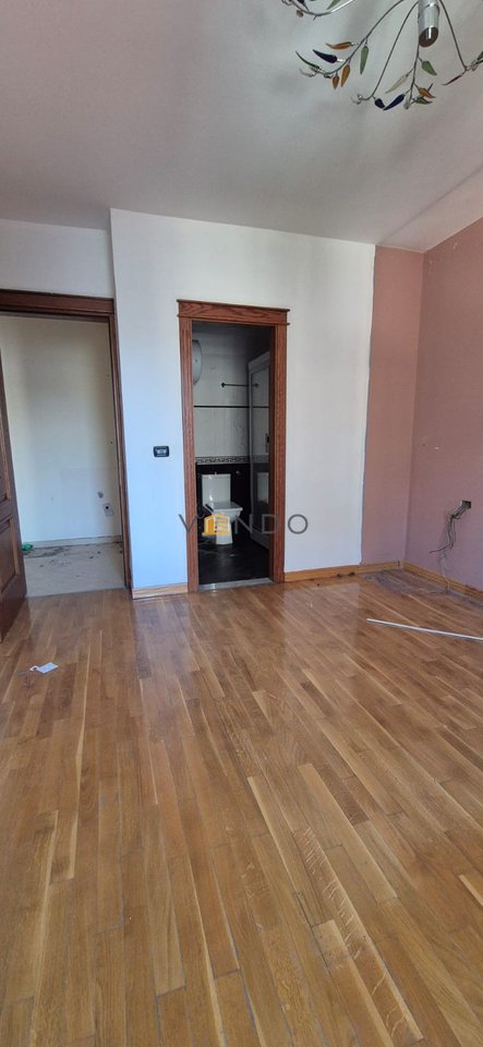 Shitet Apartament 2+1+2 tek 21 Dhjetori / Rruga Muhamet Gjollesha