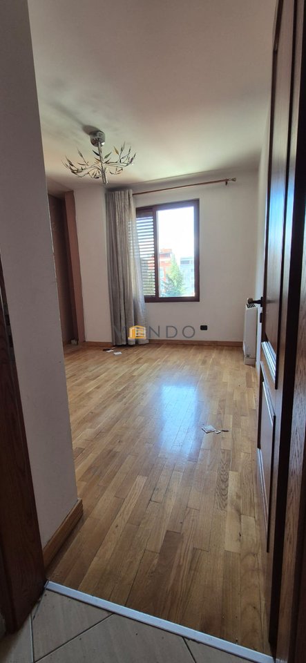 Shitet Apartament 2+1+2 tek 21 Dhjetori / Rruga Muhamet Gjollesha
