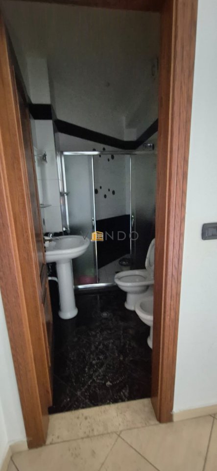 Shitet Apartament 2+1+2 tek 21 Dhjetori / Rruga Muhamet Gjollesha