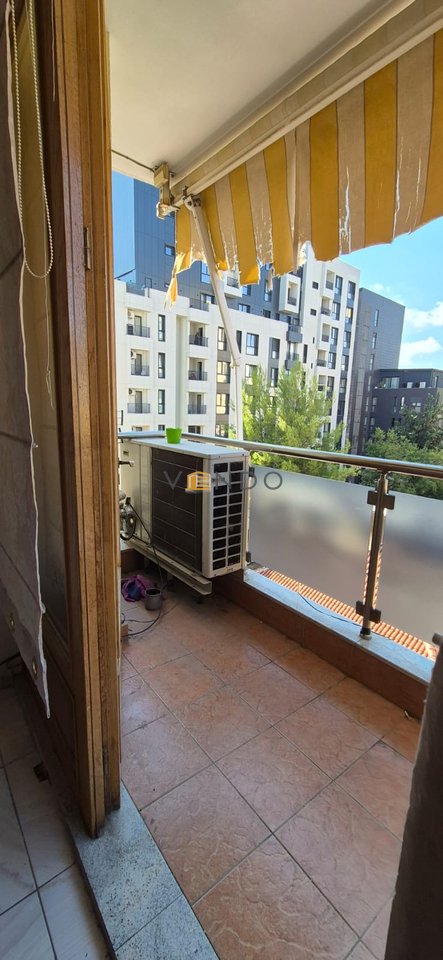 Shitet Apartament 2+1+2 tek 21 Dhjetori / Rruga Muhamet Gjollesha