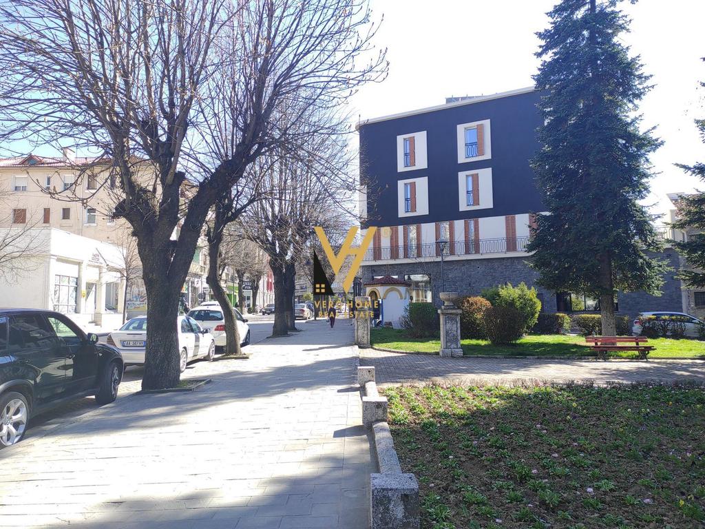 SHITET DYQAN 21 M2 TE BLV. REPUBLIKA, KORÇË 52.500 EURO